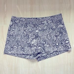 Chic black and white paisley express shorts.